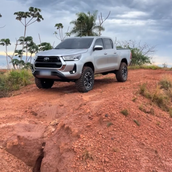 ✅Toyota HILUX SRX 2025 OU 250k🚘